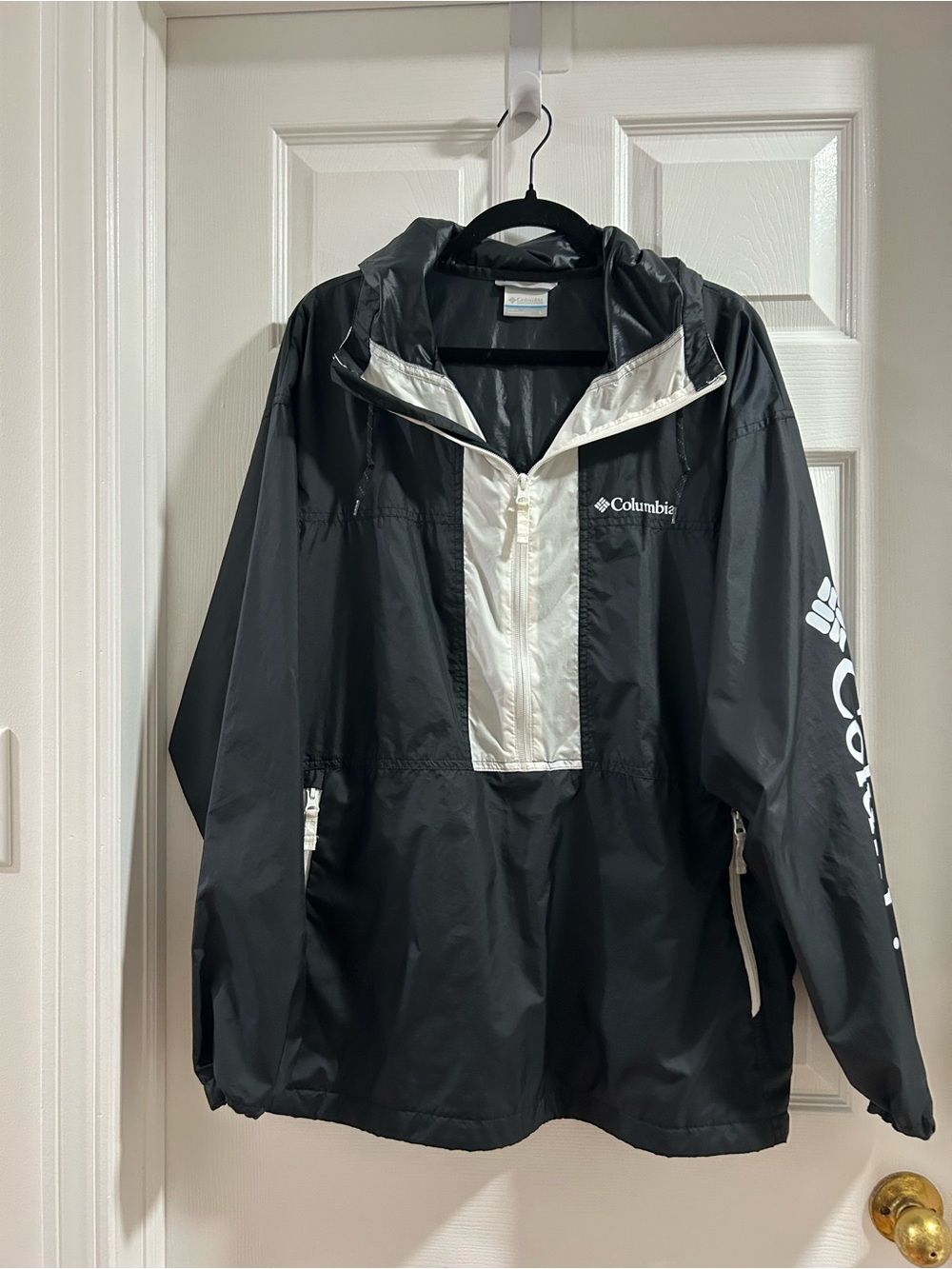Columbia Black and White Lightweight Pullover Anorak